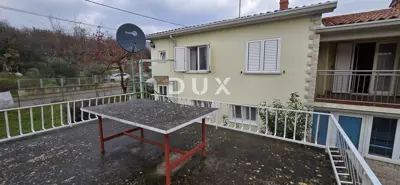 House 240 m², Labin - near the center and two apartments - 8