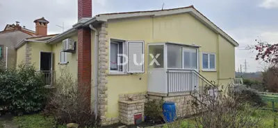 House 240 m², Labin - near the center and two apartments - 2