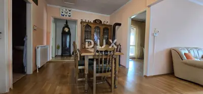 House 240 m², Labin - near the center and two apartments - 20