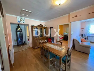 House 240 m², Labin - near the center and two apartments - 21
