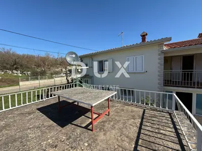 House 240 m², Labin - near the center and two apartments - 9