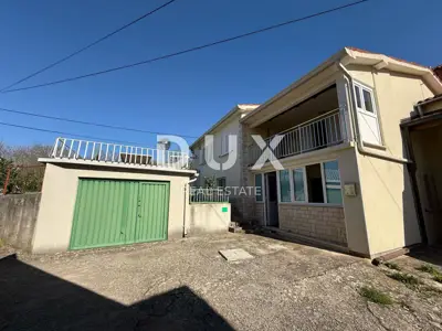 House 240 m², Labin - near the center and two apartments - 14