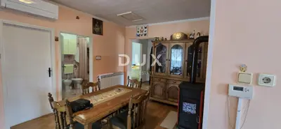 House 240 m², Labin - near the center and two apartments - 22