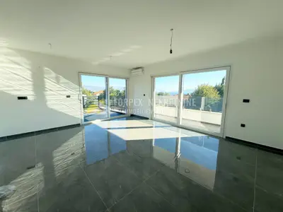 Stan 89 m², Novi Vinodolski - 3 spavaće sobe i 2 terase - 10