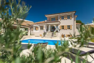 Villa 438 m², Rovinj - luxuriöse Familienvilla mit Pool