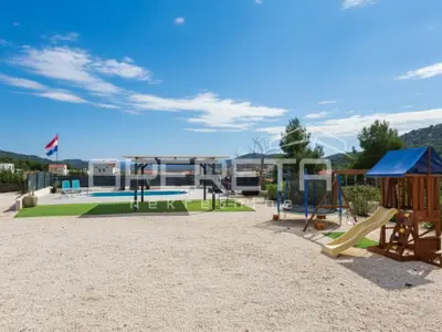 Baugrundstück 985 m², Bilice bei Šibenik, erschlossen - 2