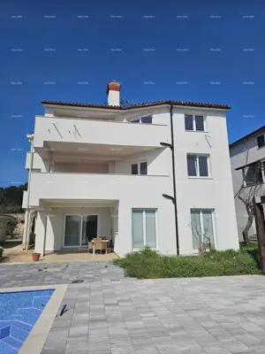 Kuća 400 m², Banjole - tri stana i dodatno građevinsko zemljište