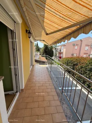 Prodaje se dvojna kuća u Poreču, 2 km od mora