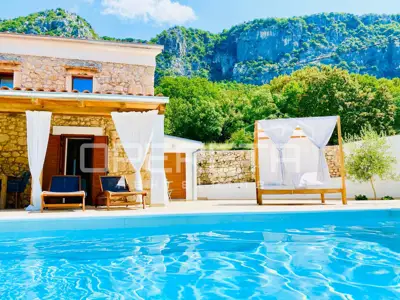 Vila 130 m², Selce - kamena vila s grijanim bazenom
