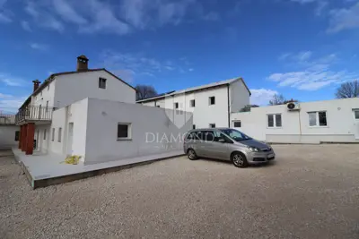 Residential-commercial building in Poreč, 50 beds and 12 parking spaces