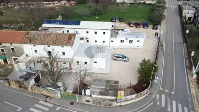 Stambeno-poslovni objekt u Poreču, 50 ležajeva i 12 parkirnih mjesta - 10