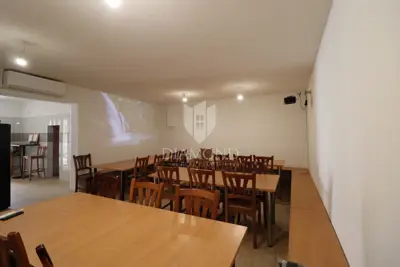 Stambeno-poslovni objekt u Poreču, 50 ležajeva i 12 parkirnih mjesta - 7