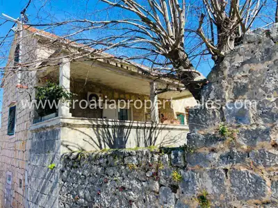 Kuća, Brač, 300 m², 420 000 € - 2