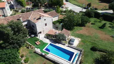 House 475 m², Marčana - pool and grounds 3,000 m²