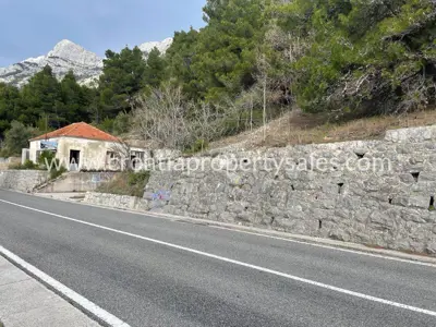 Baugrundstück 2 198 m², Omiš - an der Hauptstraße und mit Meerblick - 6