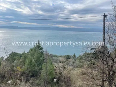 Građevinsko zemljište 2 198 m², Omiš - uz magistralu i pogled na more