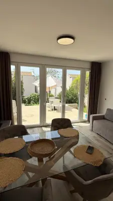 Apartman u Petrčanima, vrt i parkirališno mjesto