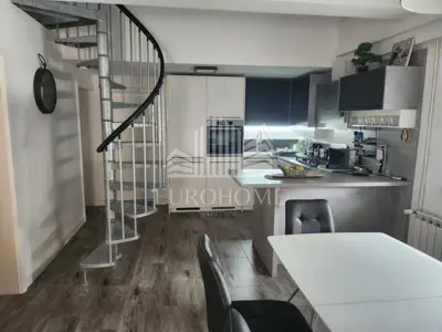 Kuća 200 m², Sesvete - dvojna kuća s dvije stambene jedinice - 1