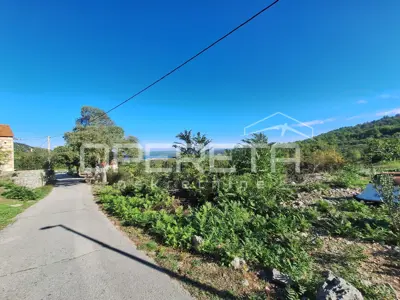 Building plot 1,573 m², Bilice - peaceful surroundings - 2