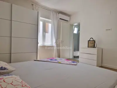 Stan 82 m², Makarska centar - pogled na more - 9