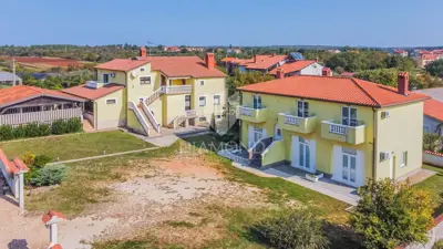Poslovni objekt i kuća, Umag okolica - investicija za turizam