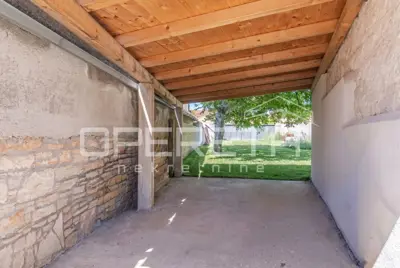 Poreč surroundings - Detached stone house with a large garden near the sea - 18