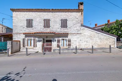 Poreč okolica - Freistehendes Steinhaus mit großem Garten in Meeresnähe