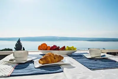 Crikvenica, Dramalj, kuća s 2 stana i pogledom na more