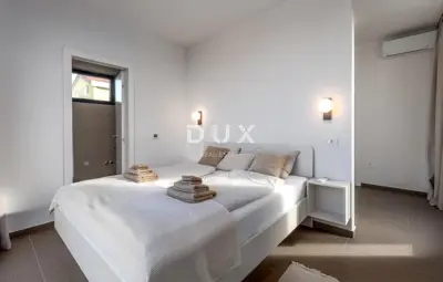 Kuća 238 m², Umag - bazen i okućnica - 20