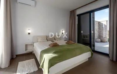 Kuća 238 m², Umag - bazen i okućnica - 18