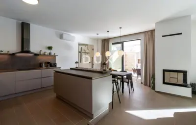 Kuća 238 m², Umag - bazen i okućnica - 17