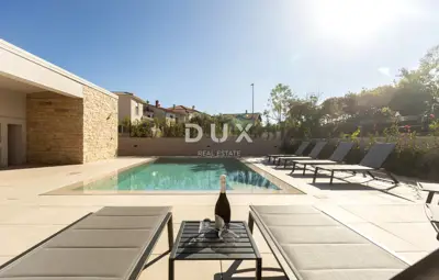 Kuća 238 m², Umag - bazen i okućnica - 8