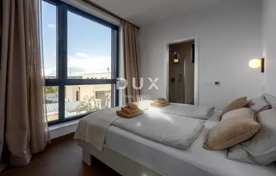 Kuća 238 m², Umag - bazen i okućnica - 21