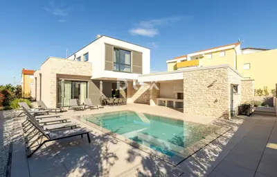Kuća 238 m², Umag - bazen i okućnica - 2