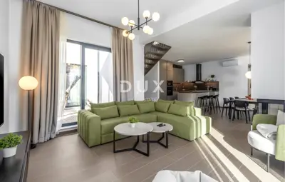 Kuća 238 m², Umag - bazen i okućnica - 13