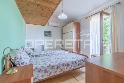 Kamena kuća u Višnjanu, grijani bazen i okućnica - 12