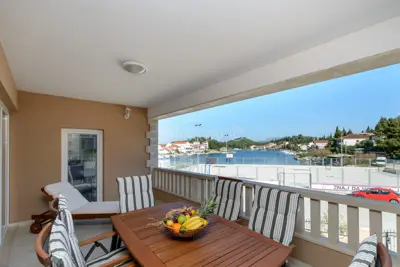 House 484 m², Blace - first row to the sea - 19