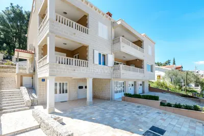 House 484 m², Blace - first row to the sea