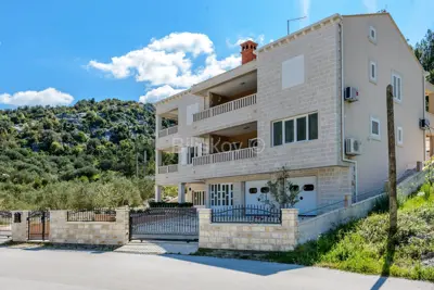 House 484 m², Blace - first row to the sea - 4