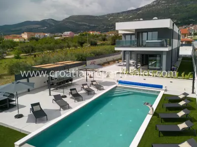 Haus, Kaštela, 330 m²