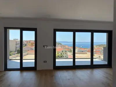 Stan 76.66 m², Makarska centar - pogled na more