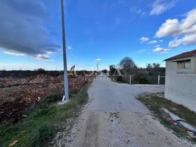 Building plot 863 m², Briševo - quiet location - 3
