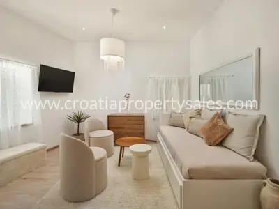Haus 220 m², Kaštel Novi, erste Reihe zum Meer - 6