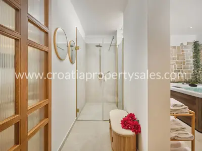 Haus 220 m², Kaštel Novi, erste Reihe zum Meer - 7