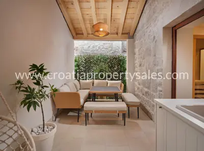 Haus 220 m², Kaštel Novi, erste Reihe zum Meer - 3