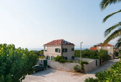 Kamena kuća 300 m², Mirca na Braču, blizu centra