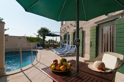 Steinhaus 300 m², Mirca auf Brač, nahe dem Zentrum - 4