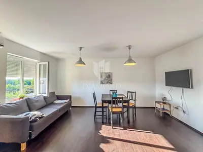 Umag, move-in ready apartment on the first floor near the town!