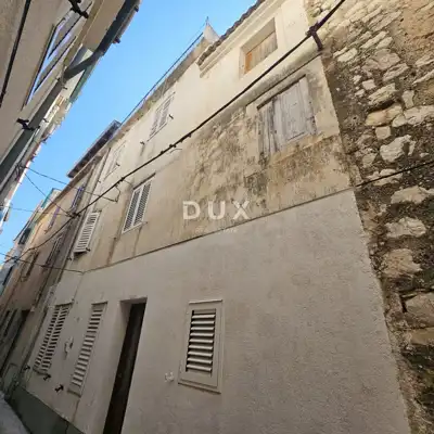 Haus 200 m², Pag - alte Altstadt, zur Renovierung