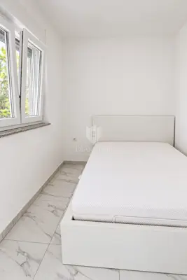 Peroj, potpuno nova prizemnica s bazenom nadomak mora – s 3 zasebne st - 7